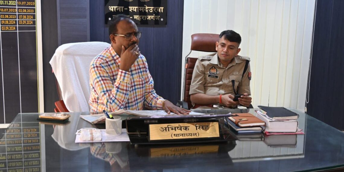 महराजगंज डीएम व एसपी द्वारा थाना श्यामदेउरवा का किया गया आकस्मिक निरीक्षण