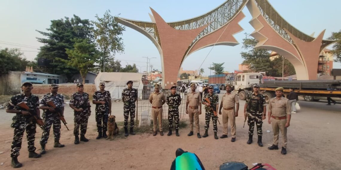 सोनौली। छठ पर्व को लेकर एसएसबी पुलिस की सयुक्त गस्त