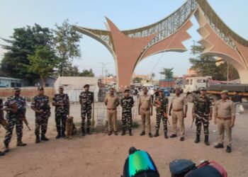 सोनौली। छठ पर्व को लेकर एसएसबी पुलिस की सयुक्त गस्त