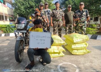 एसएसबी जवानों ने तस्करी कर नेपाल पहुंचाई जा रही 6 बोरी यूरिया किया बरामद