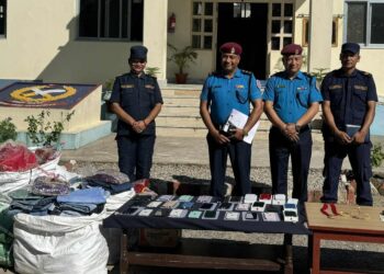 अवैध रूप से नेपाल लायी गयी तस्करी के 31 आईफोन बरामद