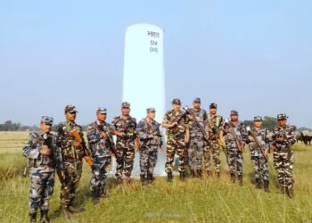 भारत नेपाल सीमा पर अलर्ट, पगडंडियों पर एसएसबी-एपीएफ की सयुक्त गस्त