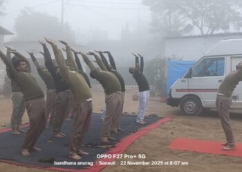 जवानों को योगाभ्यास के माध्यम से स्वस्थ शरीर और निरोग बनने की दी जानकारी