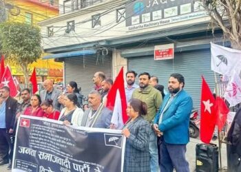 नेपाल में मदेशी मूल के लोग अपनी मांगों को लेकर सड़क पर उतरे, किया प्रदर्शन पीएम को सम्बोधित 28 सूत्री मांग पत्र डीएम को सौपे