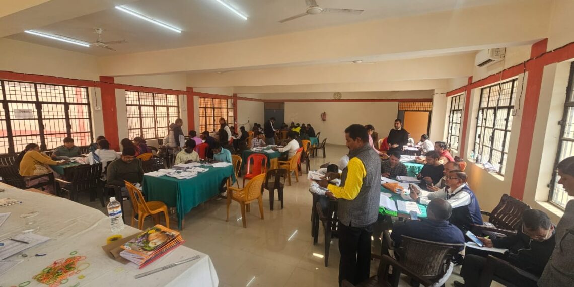 सिद्धार्थनगर में मतदाता पुनरीक्षण अभियान की समीक्षा — डीएम ने दिए कड़े निर्देश