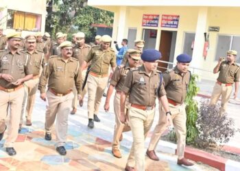 महराजगंज एसपी सोमेंद्र मीना ने किया नौतनवा थाने का वार्षिक निरीक्षण