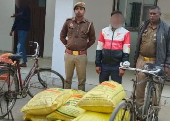 नौतनवां पुलिस ने तस्करी करते एक को किया गिरफ्तार, सात बोरी यूरिया खाद और दो साइकिल बरामद