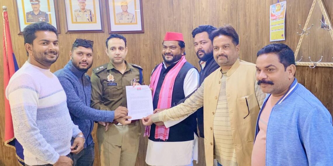 डुमरियागंज: धार्मिक स्थलों पर हमलों से तनाव, सपा नेता ने एसपी से की सख्त कार्रवाई की मांग