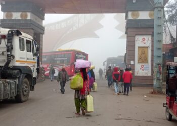 सोनौली मुख्य बॉर्डर से ट्रको की आड़ में तस्करी, दौड़ते हुए सरहद पार