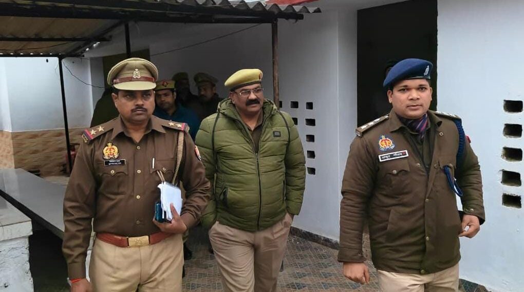 नौतनवा थाना का अर्धवार्षिक निरीक्षण कर मातहतों को निर्देश