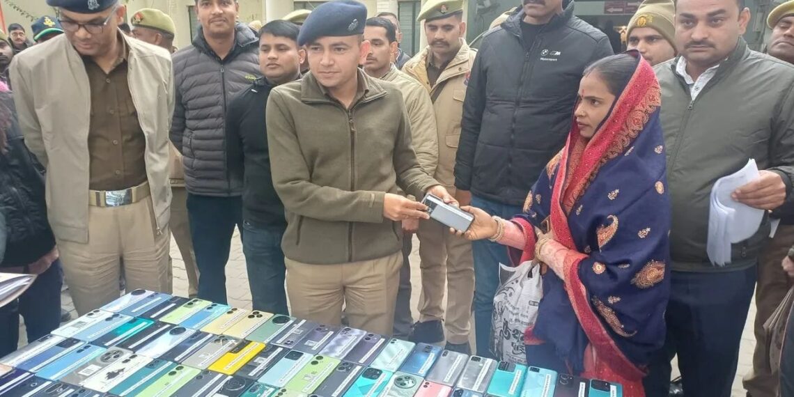 महराजगंज। खोए हुए 121 मोबाइल फोन बरामद, अनुमानित कीमत ₹26.33 लाख