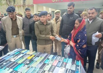 महराजगंज। खोए हुए 121 मोबाइल फोन बरामद, अनुमानित कीमत ₹26.33 लाख