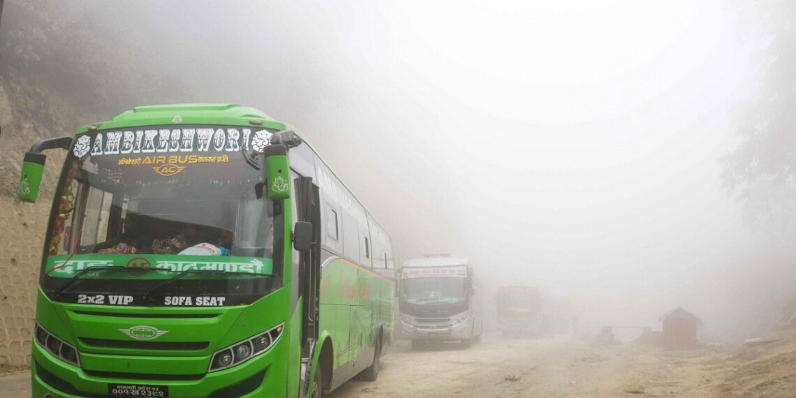 शीतलहर धुंध के कारण सड़क पर चलना मुश्किल 1500 वाहन फसे