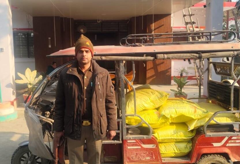 सोनौली पुलिस ने 6 बोरी भारतीय लावारिस यूरिया खाद किया बरामद
