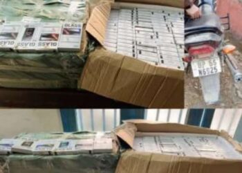 तेरह लाख के मोबाइल और पार्ट्स बरामद