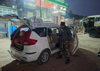 आगामी पर्व और गणतंत्र दिवस को लेकर सीमा पर अलर्ट भारत जाने वाले यात्रियों की हो रही जांच