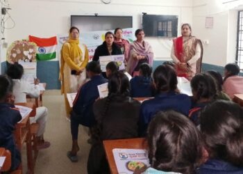 महराजगंज: बाल विवाह रोकने को लेकर छात्राओं को दिलाई गई शपथ