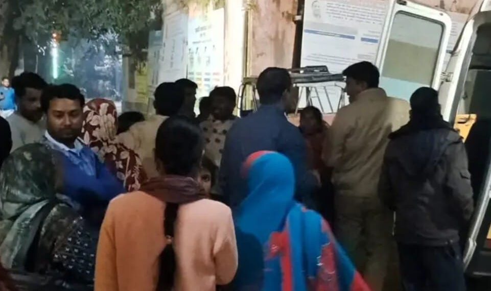 तेज रफ्तार का कहर: सिसवा में बाइक भिड़ंत, एक युवक गंभीर हालत में जिला अस्पताल रेफर