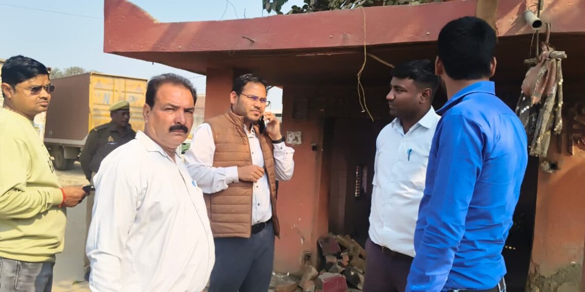 काली माता मंदिर को किया गया शिफ्ट, पुराने ढांचे पर चला बुलडोजर