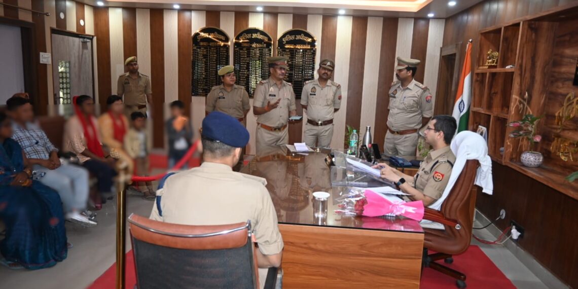 महराजगंज में एसपी की जनसुनवाई, त्वरित निस्तारण के दिए निर्देश