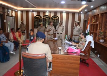 महराजगंज में एसपी की जनसुनवाई, त्वरित निस्तारण के दिए निर्देश