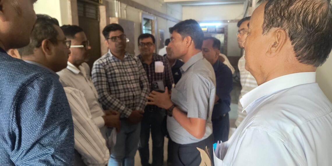 जनगणना ड्यूटी में विसंगति पर शिक्षकों का आक्रोश, सौंपा ज्ञापन