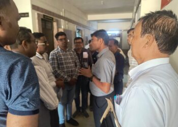 जनगणना ड्यूटी में विसंगति पर शिक्षकों का आक्रोश, सौंपा ज्ञापन