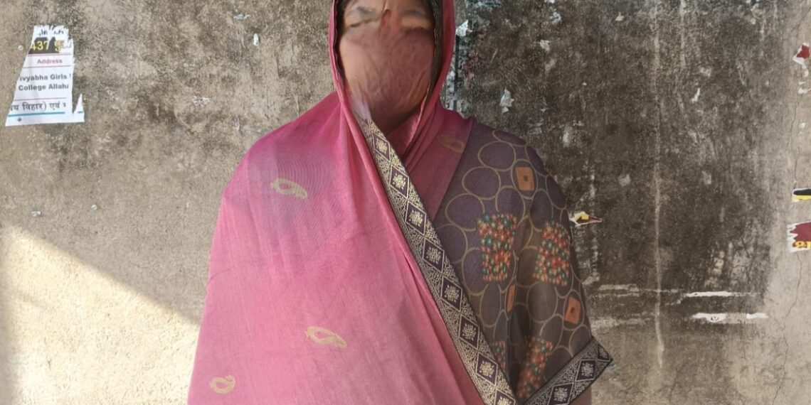 महिला से मारपीट, छेड़छाड़ व लूट का आरोप, पुलिस पर सही FIR न दर्ज करने का आरोप